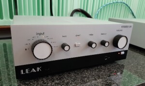 Leak Stereo 130  / Leak CDT - test.. Wzmacniacz jest bogato wyposażony, jest DAC, pre gramofonowe i wyjście słuchawkowe. Jest regulacja basów i sopranów (fot. wstereo.pl)