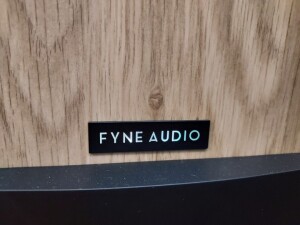 Fyne Audio 302i 10