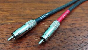 Luna Cables Gris - test. Proste wtyki w interkonekcie (fot. wstereo.pl)