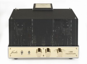 Jadis I 300 - test. Z ochroną klatką wzmacniacz prezentuje się mniej okazale (fot. Jadis)