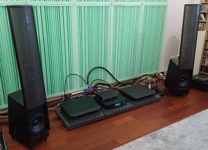 NuPrime Evolution Two - test. Wzmacniacze w czasie odsłuchów (fot. wstereo.pl)