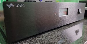TAGA Harmony PC-7000 - test. Front wykonano ze szczotkowanego aluminium (fot. wstereo.pl)