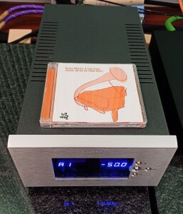 Norma Audio HS IPA-1 - test. Głębokość obudowy nie odbiega od innych wzmacniaczy  (fot. wstereo.pl)