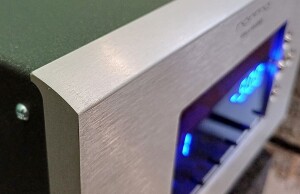 Norma Audio HS IPA-1 - test. Przedni panel z grubego, szczotkowanego płata aluminium (fot. wstereo.pl)