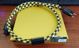 Hijiri SM2R-L “Sound Matter” – test. Kolor oplotu koresponduje ze złotym opakowaniem (fot. wstereo.pl)