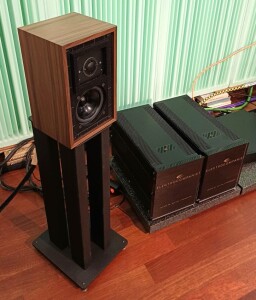 Falcon Acoustics Gold Badge LS3/5A - test. Pięknie zagrały z monoblokami Electrocompanieta, które nadały im więcej masy (fot.wstereo.pl)