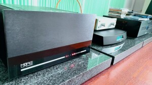 MORE Audio CS100 - test. Czysta przednia ścianka, nie ma na niej żadnych manipulatorów (fot. wstereo.pl)